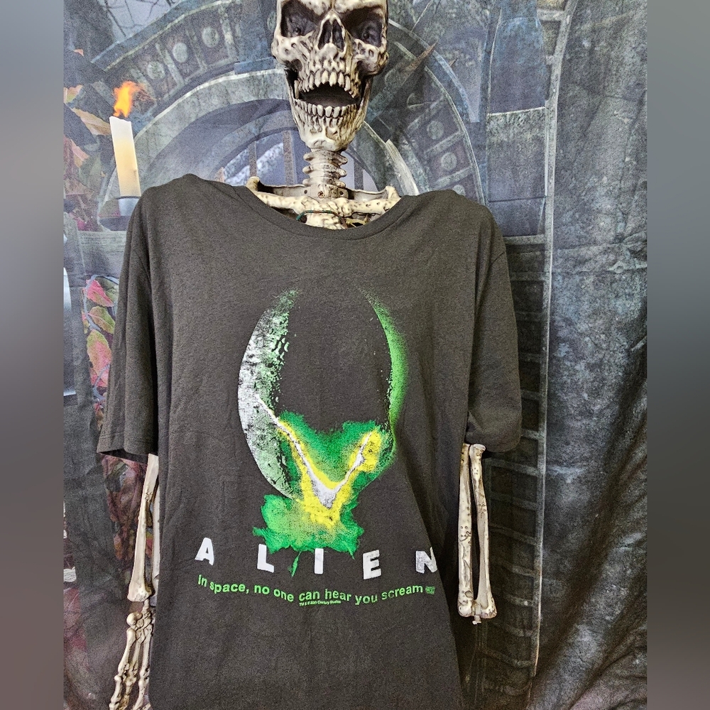 Alien Movie Charcoal Graphic T-shirt